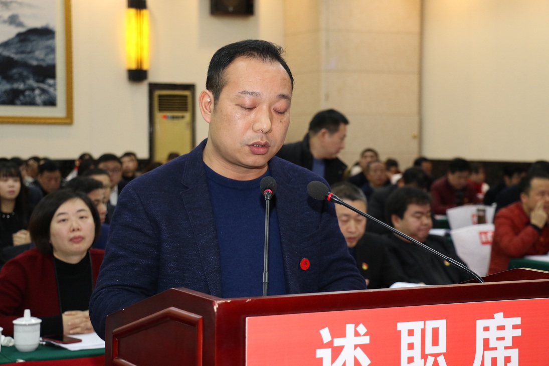 黄  华.JPG