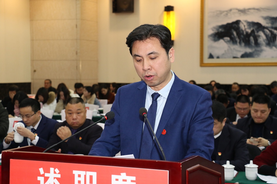 钟  云.JPG